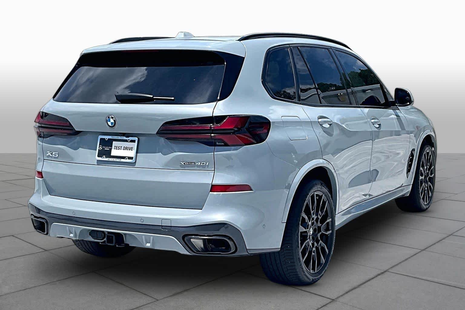 Used 2024 Brooklyn Grey Metallic BMW xDrive40i image 17
