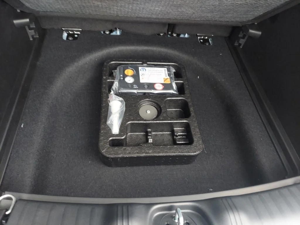 New 2026 Hydro Blue Pearlcoat Jeep Latitude image 43