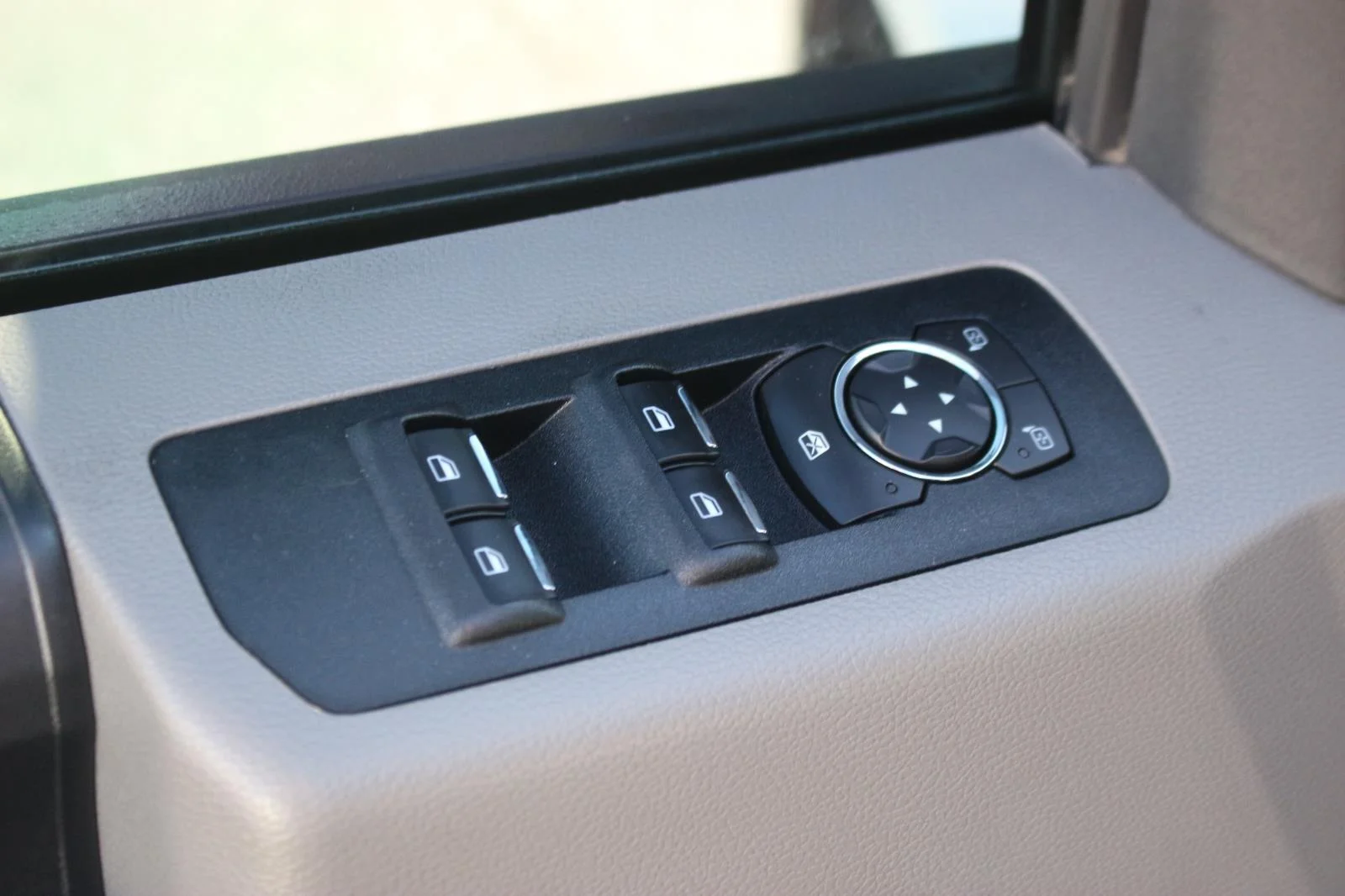 Used 2020 White Ford XL image 13