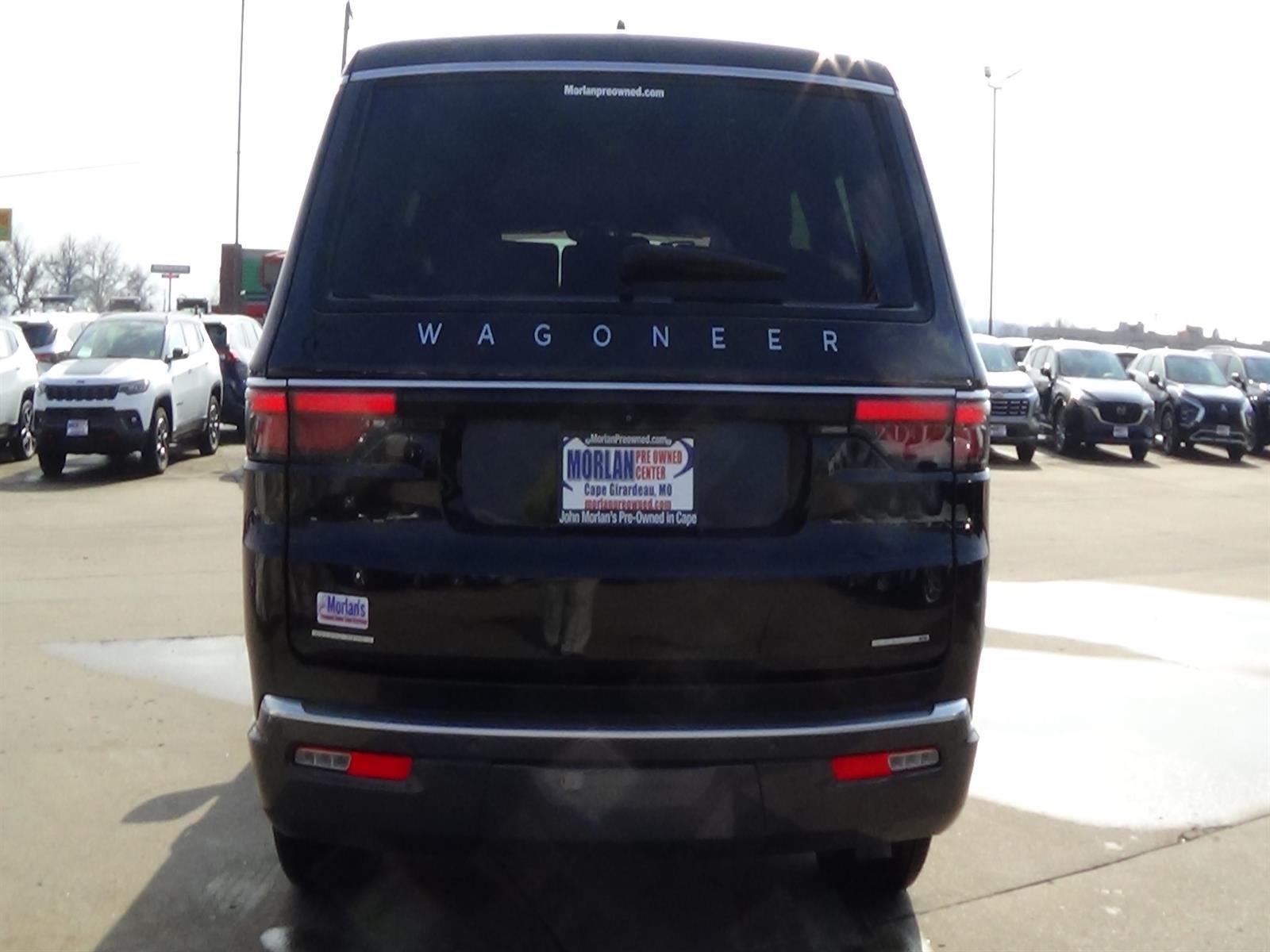 Used 2023 Diamond Black Crystal Pearl Coat (pxj) Jeep Series II image 7