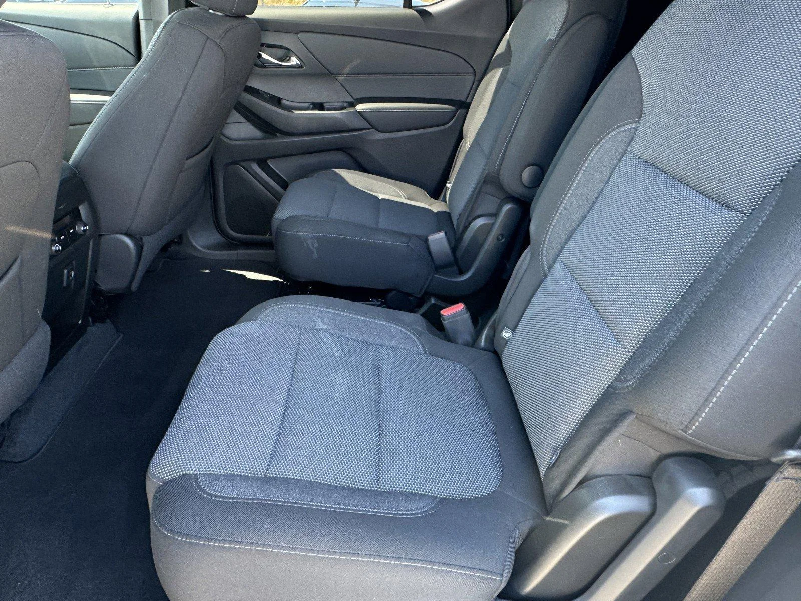 Used 2023 SUMMIT WHITE Chevrolet LT Cloth image 12