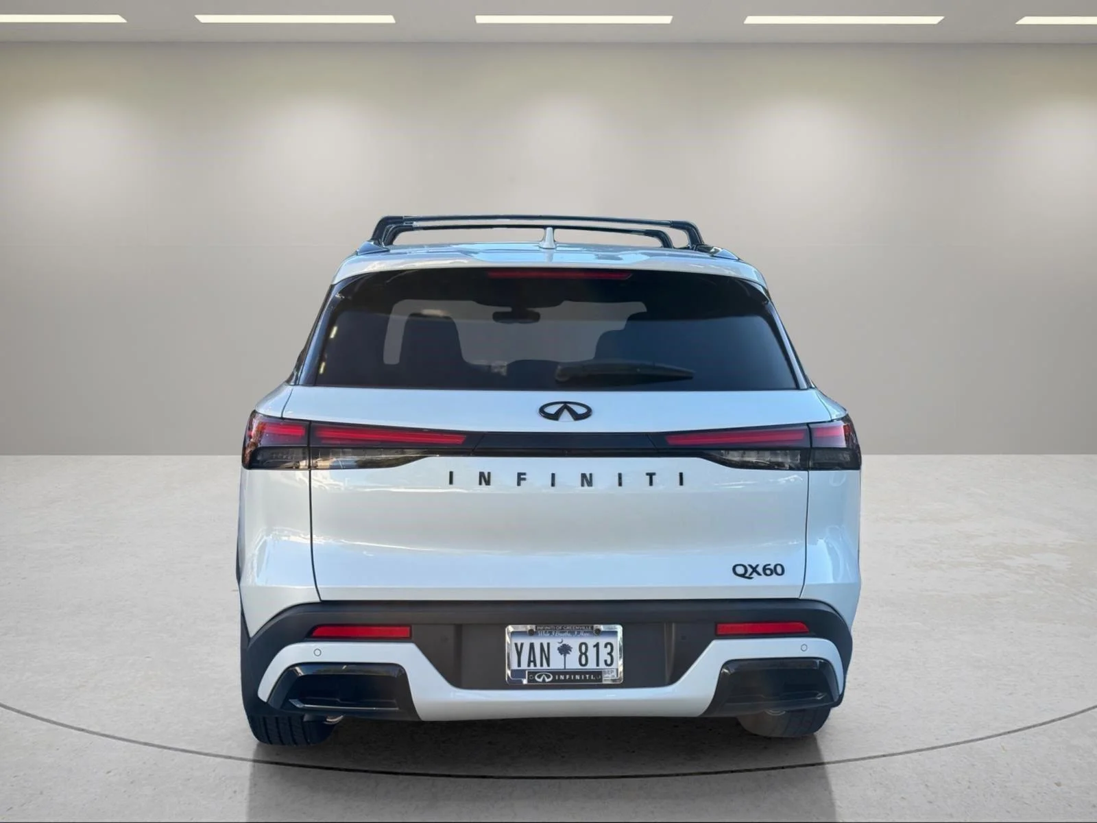 Used 2025 Majestic White INFINITI LUXE image 4