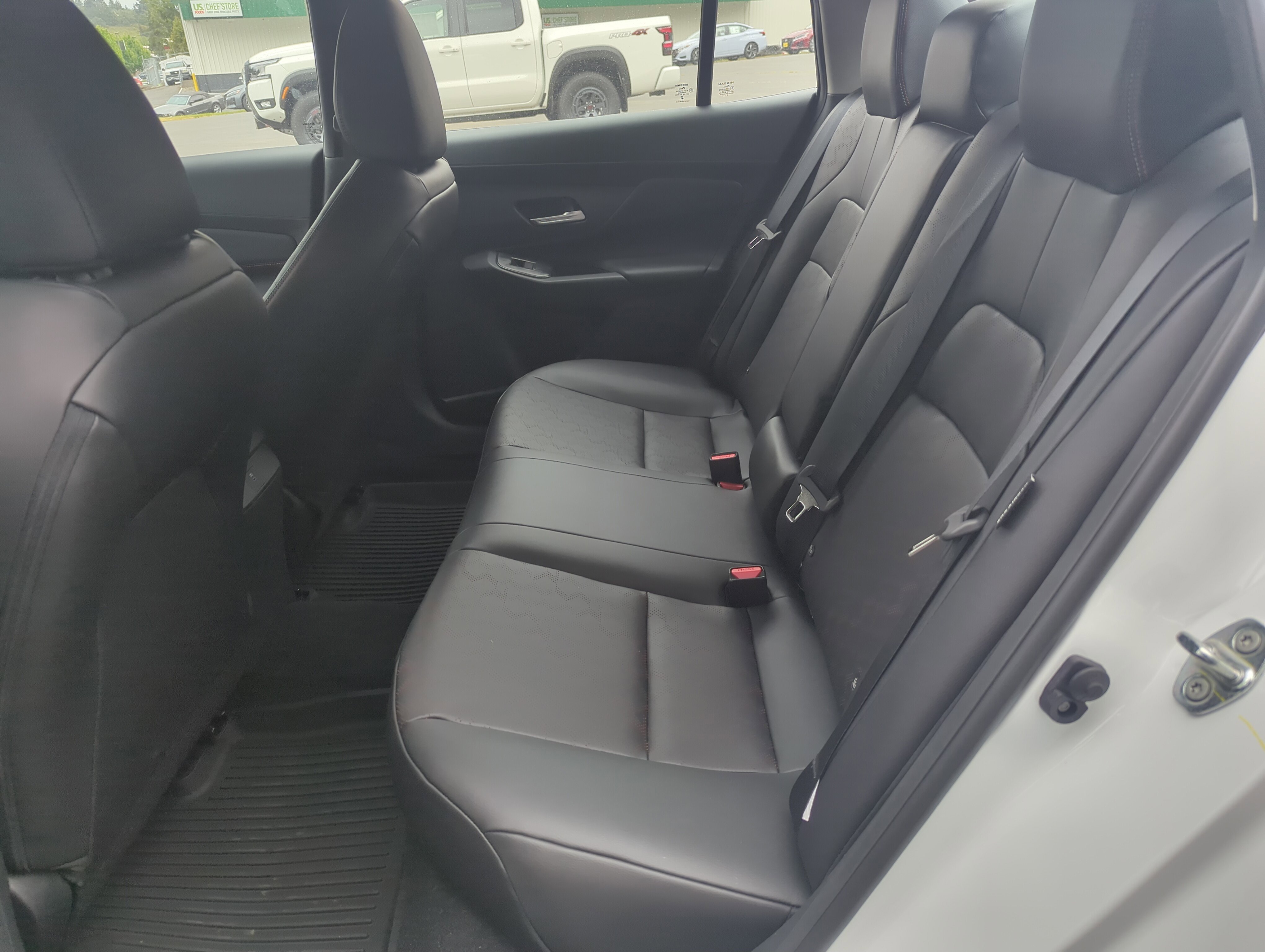 New 2026 Aspen White Tricoat/Super Black Nissan SR image 12