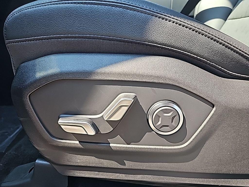 2026 Hyundai Santa Fe Limited - Photo 14