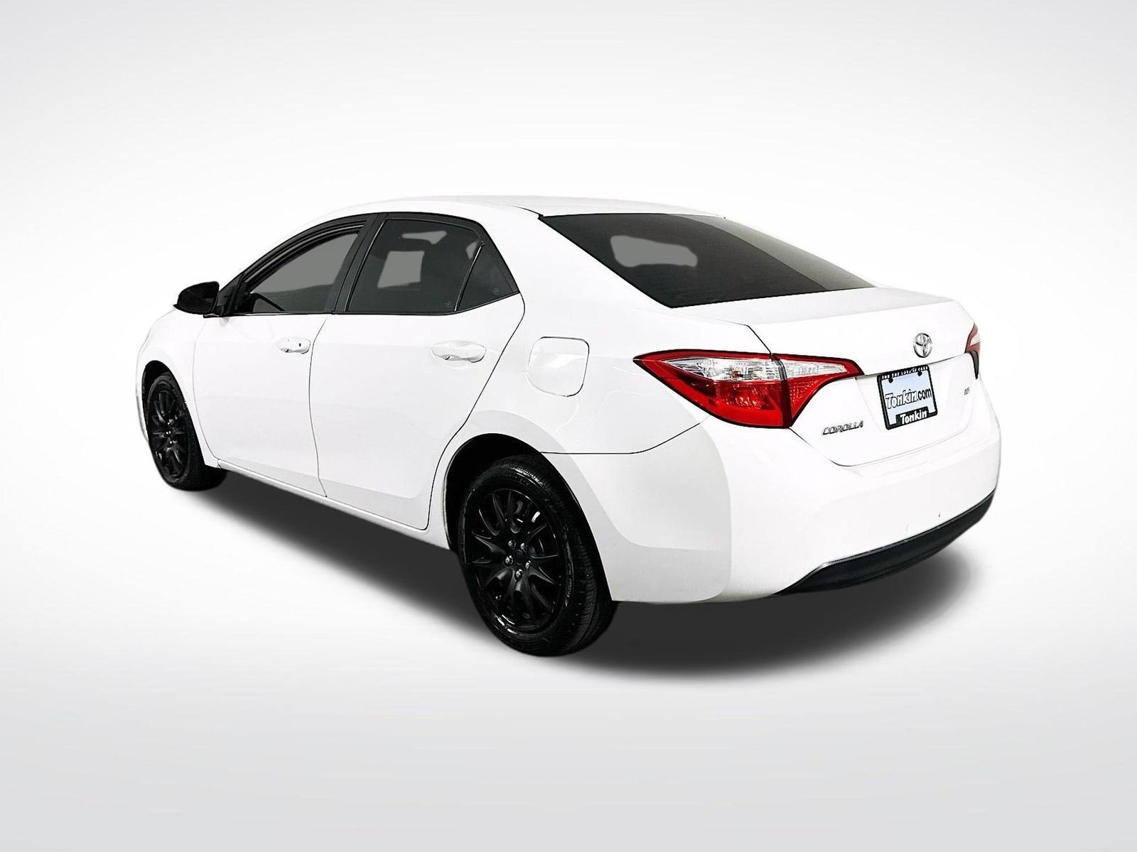 Used 2015 Super White Toyota LE image 6