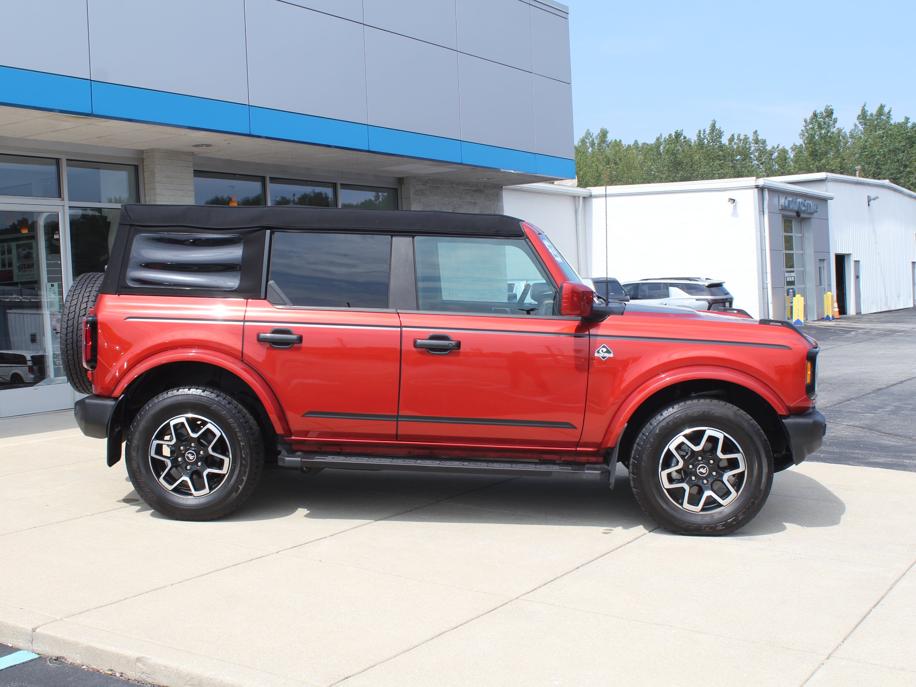 2023 Ford Bronco 4-Door Outer Banks - Photo 5