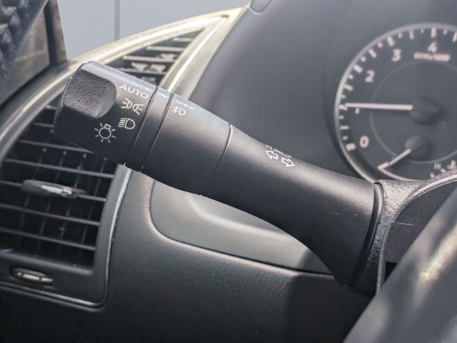 Used 2023 Black Nissan Platinum image 32