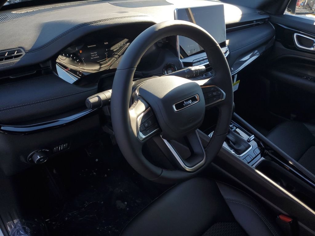 New 2026 Bright White Clearcoat Jeep Latitude image 15