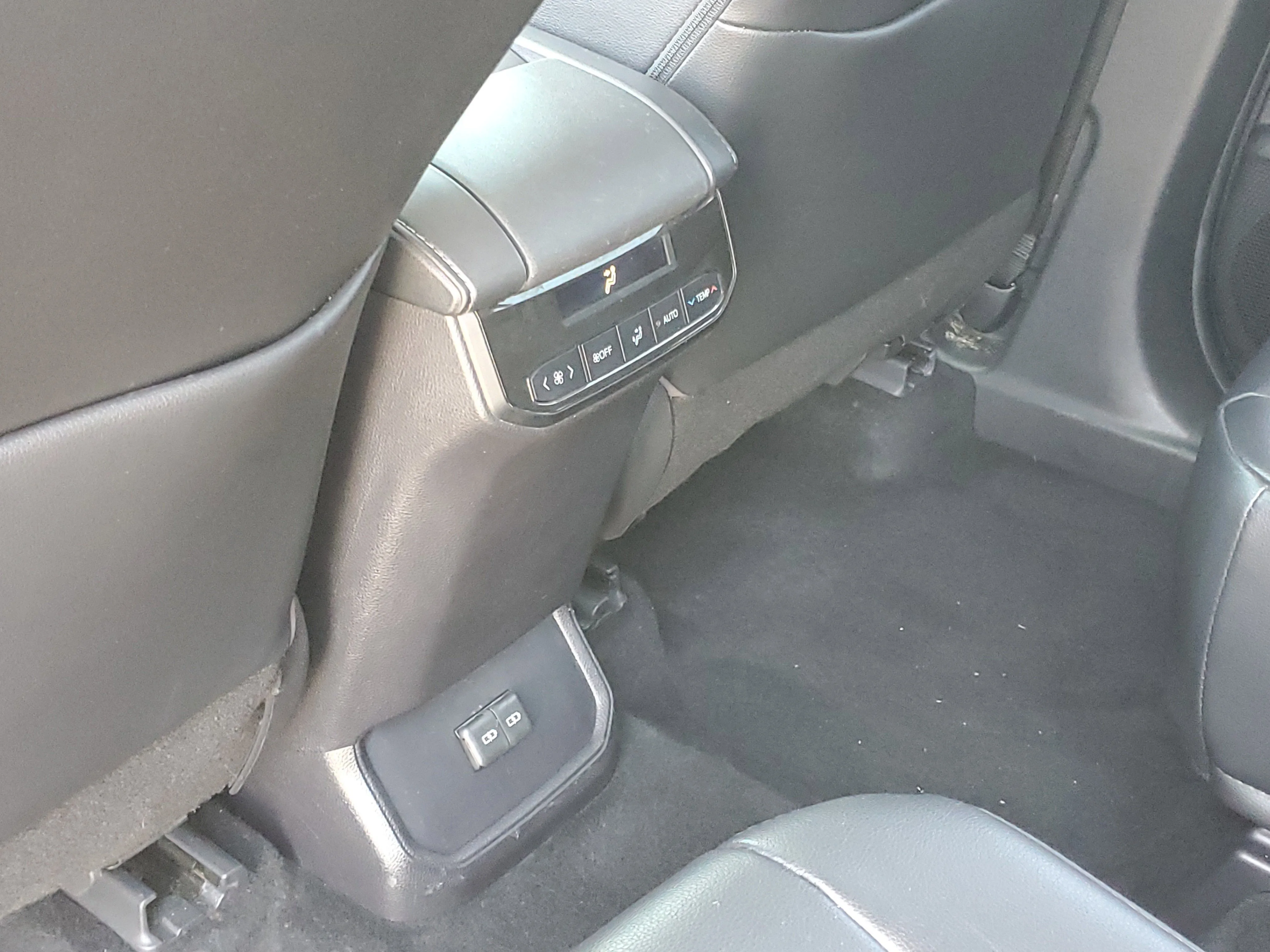 Used 2022 Ruby Flare Pearl Toyota Hybrid XLE image 13