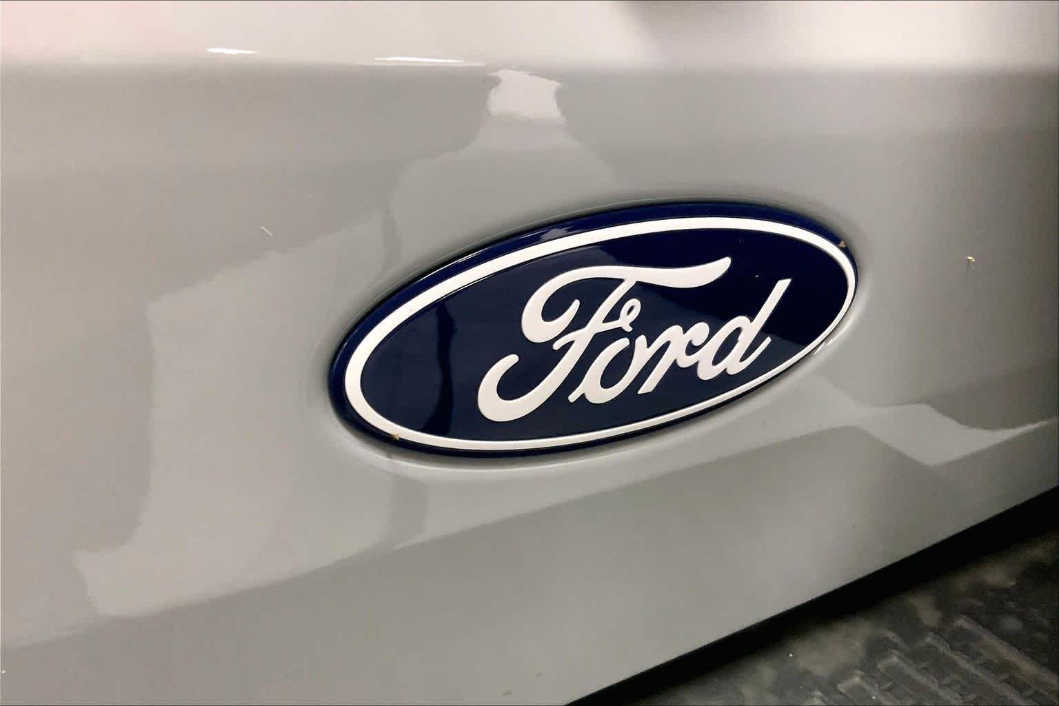 New 2026 Avalanche Gray Ford Badlands® image 12