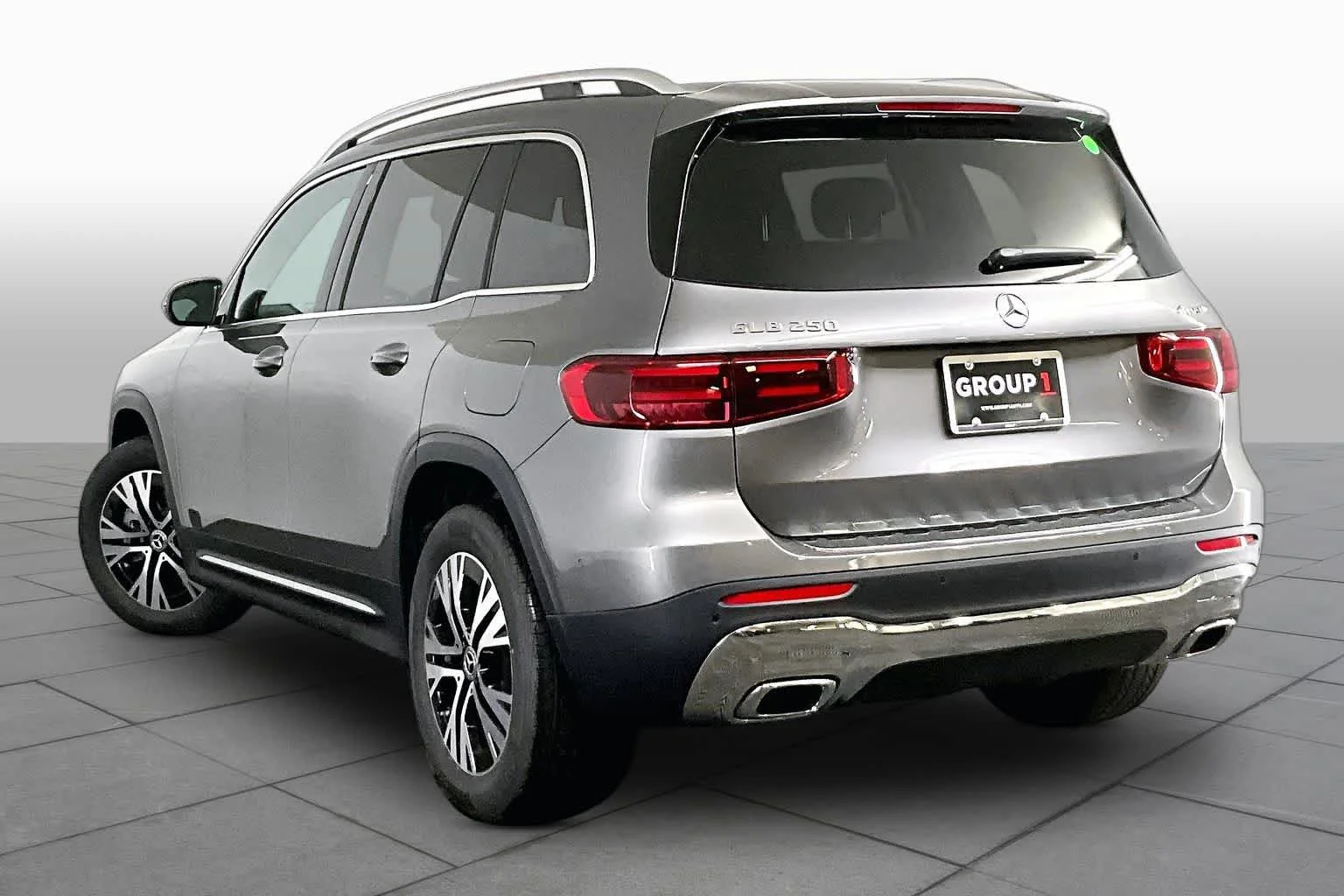New 2026 Mountain Grey Metallic Mercedes-Benz GLB 250 image 4