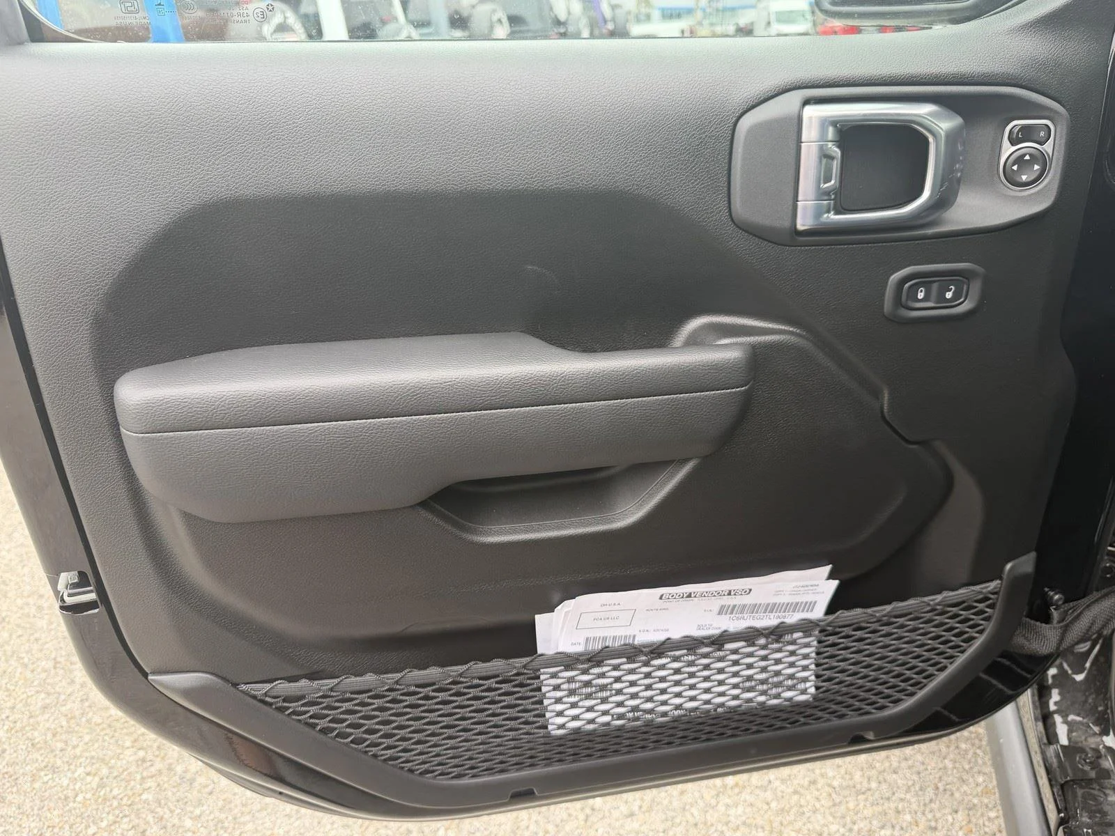 New 2026 Black Clear-Coat Exterior Paint Jeep Mojave image 15