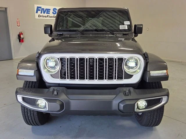 New 2026 Granite Crystal Metallic Clear-Coat Exterior Paint Jeep Sahara image 2