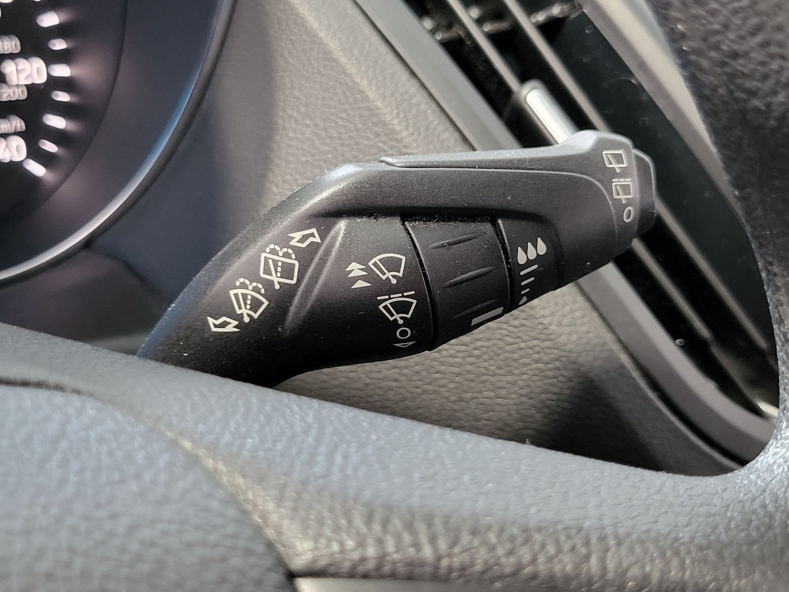 Used 2018 Blue Ford SE image 18