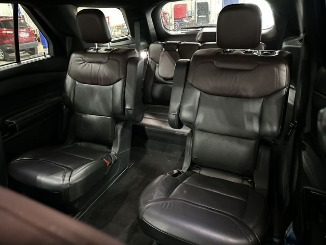 Used 2022 Blue Ford Platinum image 28