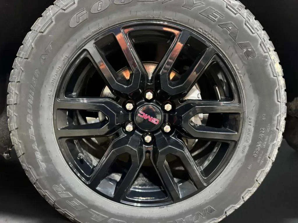 Used 2024 Onyx Black GMC Elevation image 35