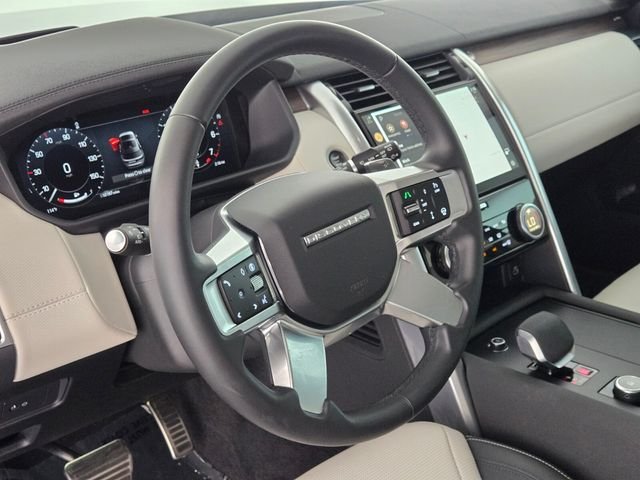 Used 2025 Black Land Rover Dynamic SE image 21