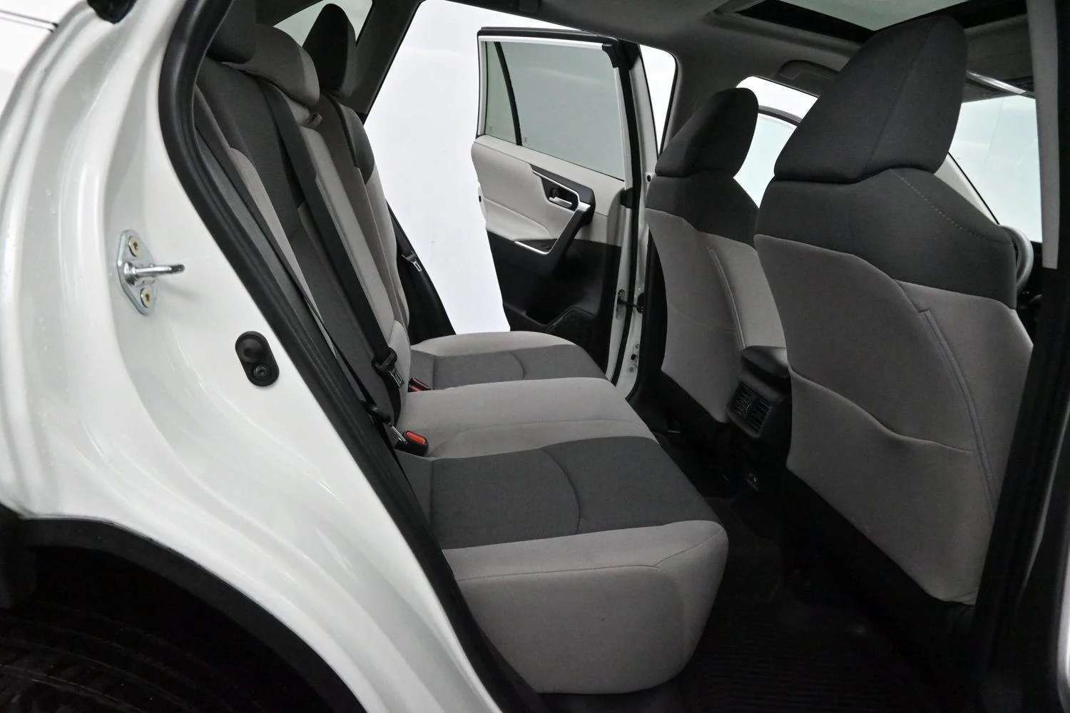 Used 2025 White Toyota XLE image 30