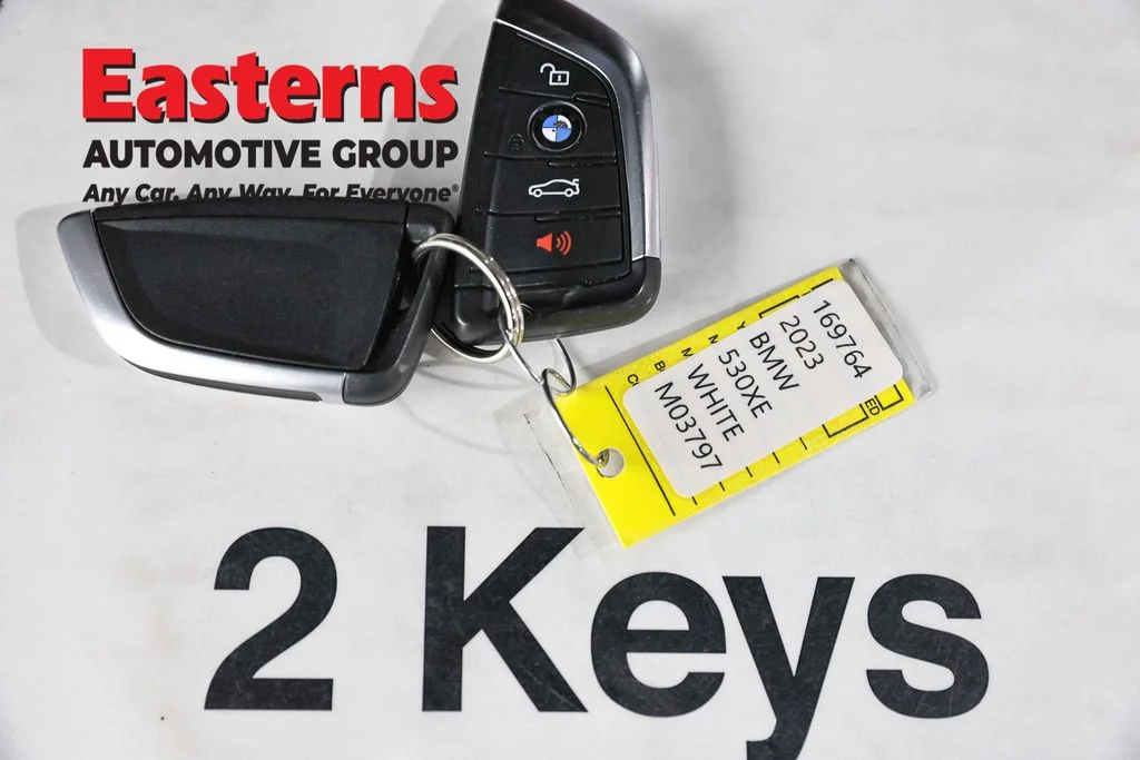 Used 2023 White BMW 530e iPerformance image 29