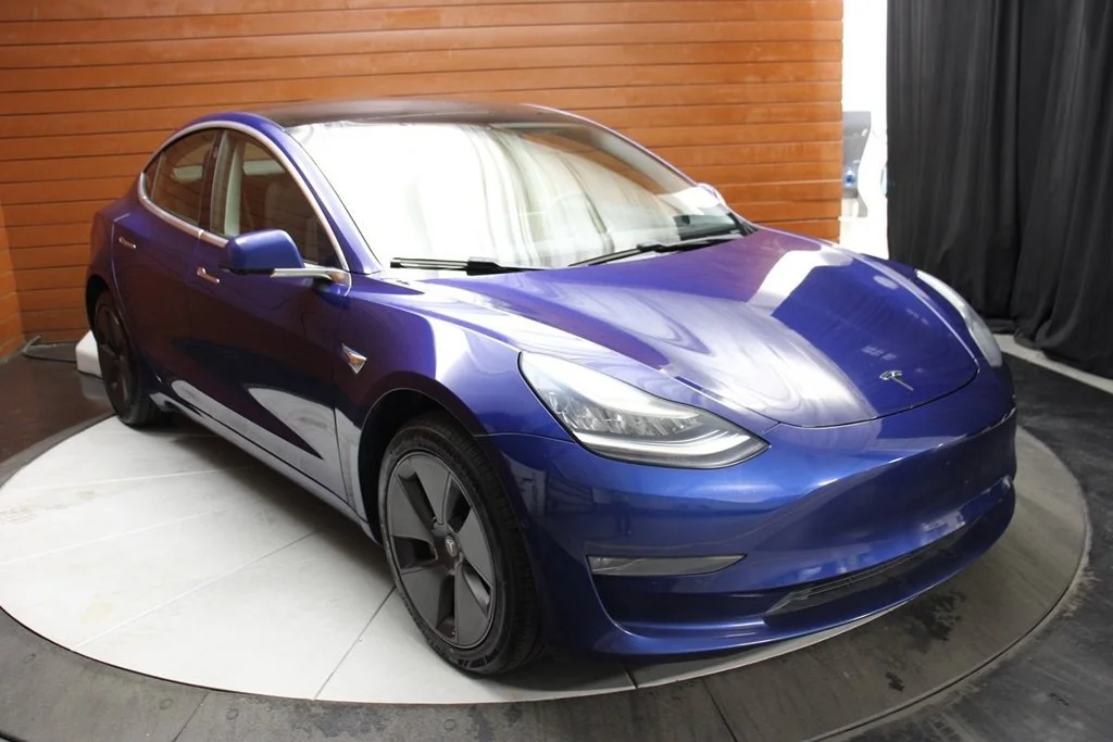 Used 2019 Deep Blue Metallic Tesla  image 13