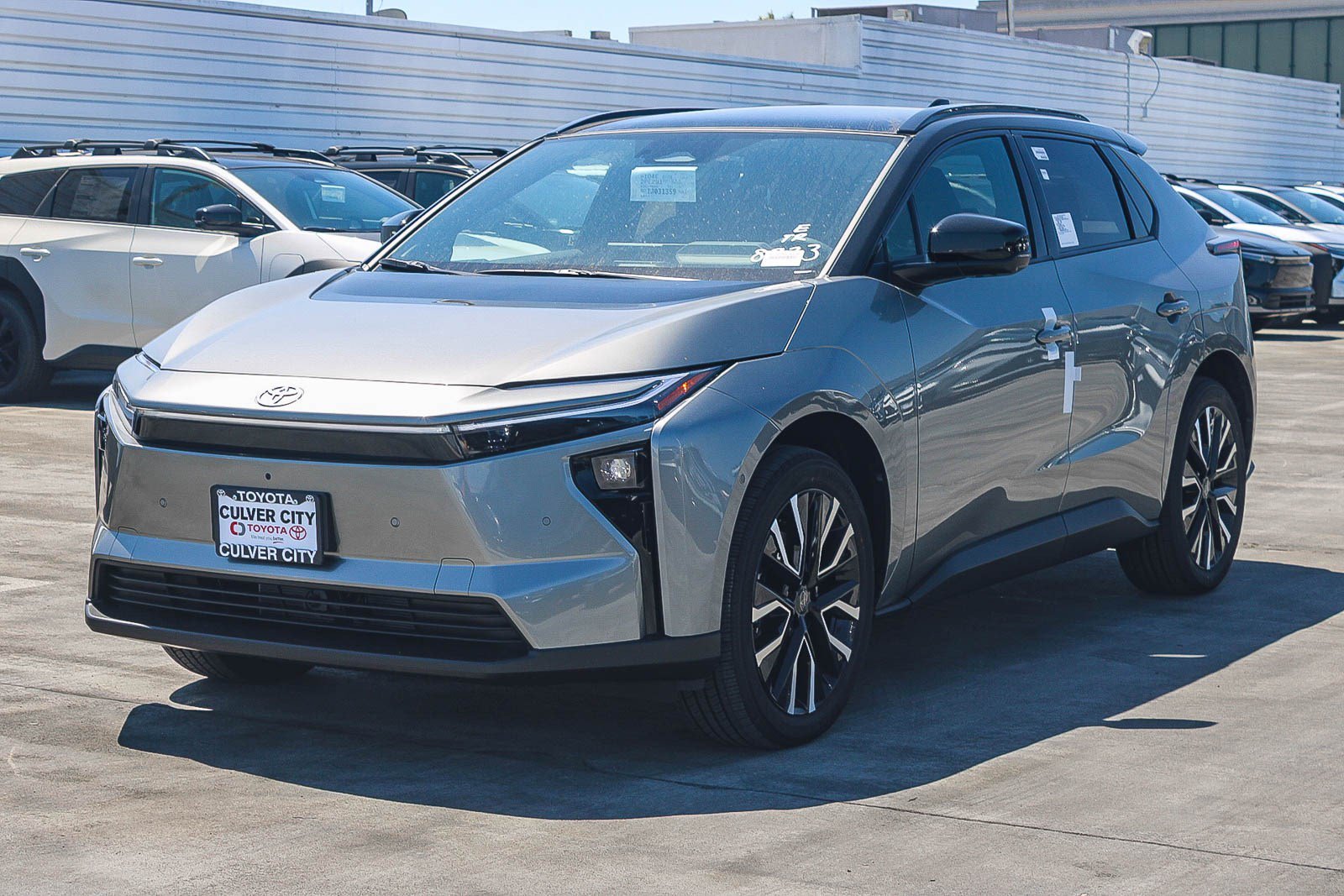 New 2026 Heavy Metal with Midnight Black Metallic roof <sup>1</sup> Toyota  Limited image 3