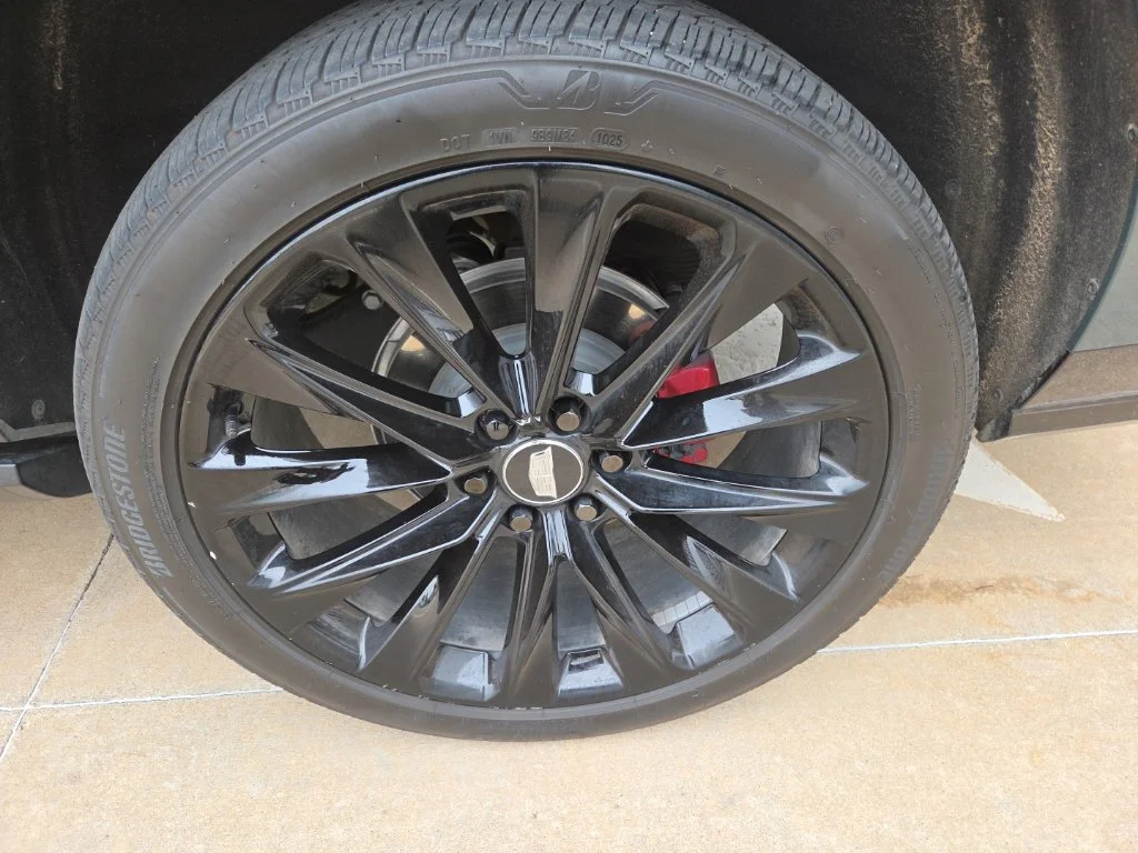Used 2025 Green Cadillac V-Series image 7