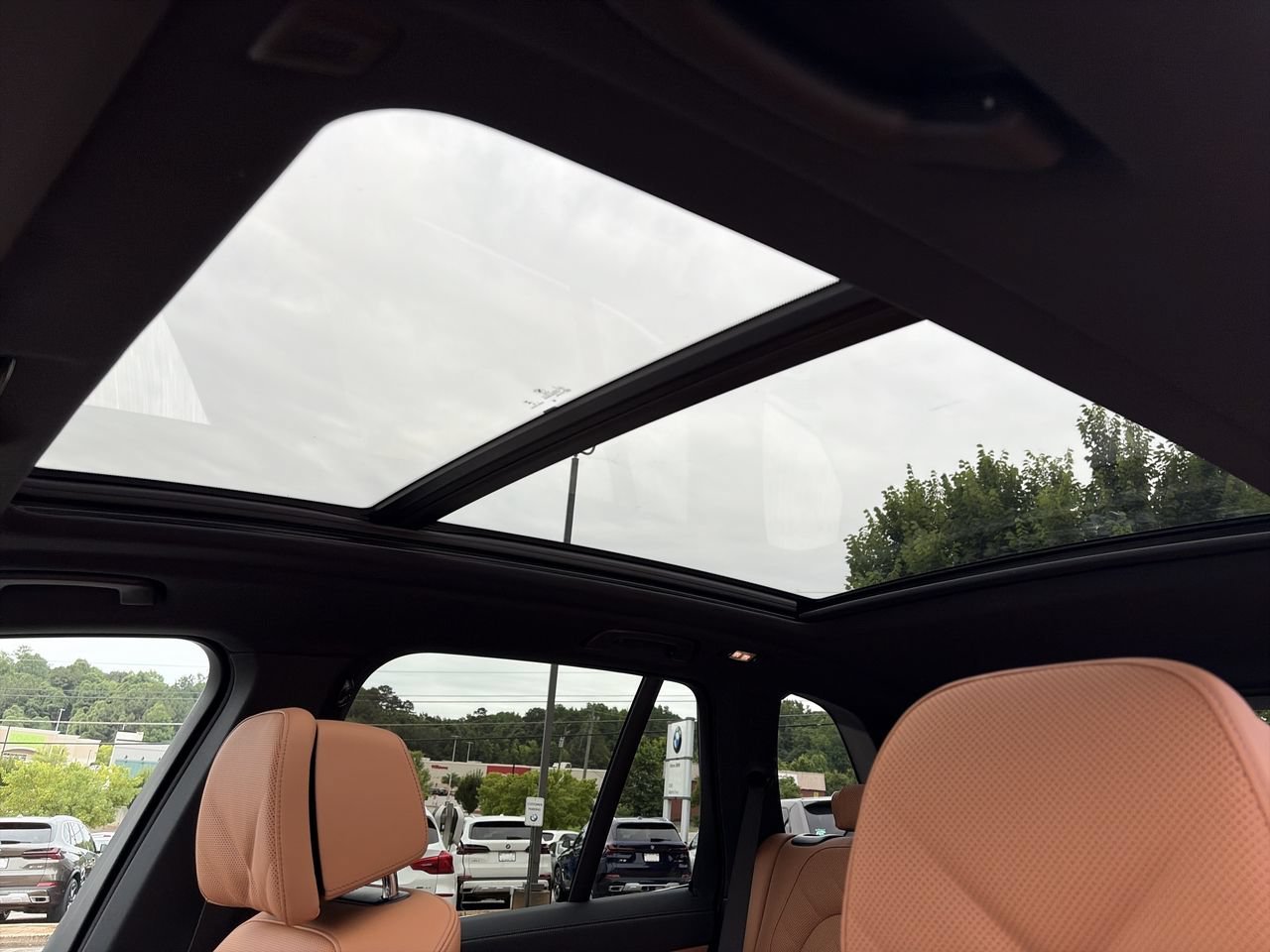New 2026 Manhattan Green Metallic BMW xDrive40i image 30
