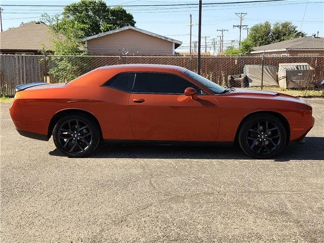 Used 2020 Gold Dodge SXT Rear-wheel Drive image 4
