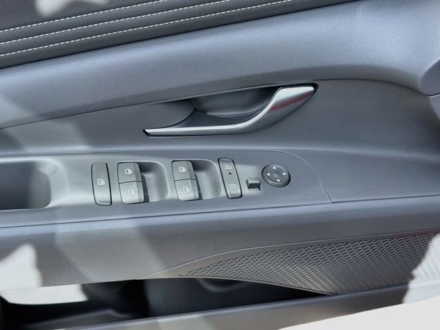 Used 2025 Red Hyundai SEL Convenience image 17