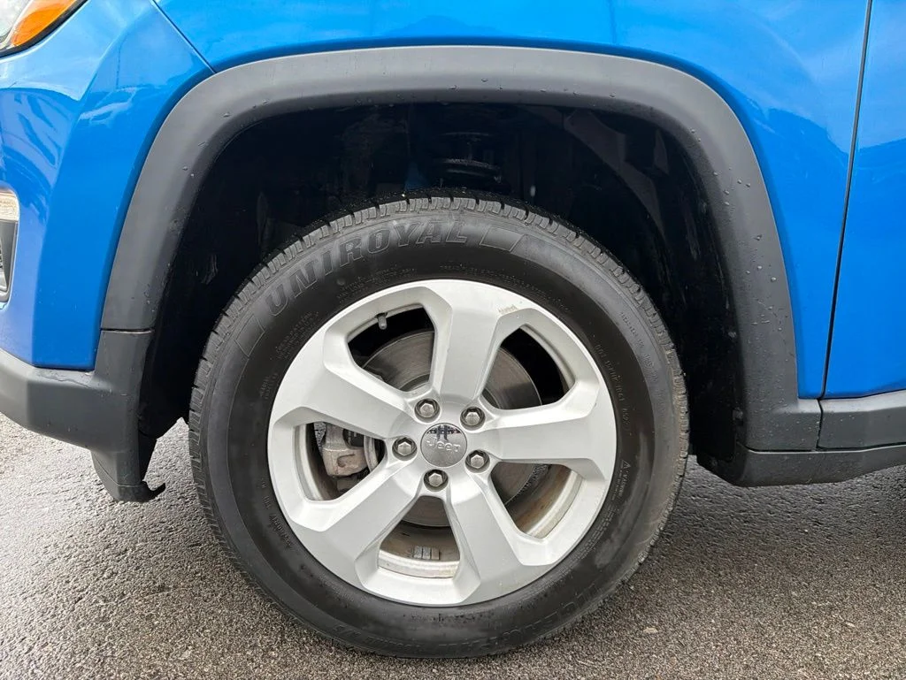 Certified Used 2018 Blue Jeep Latitude image 26