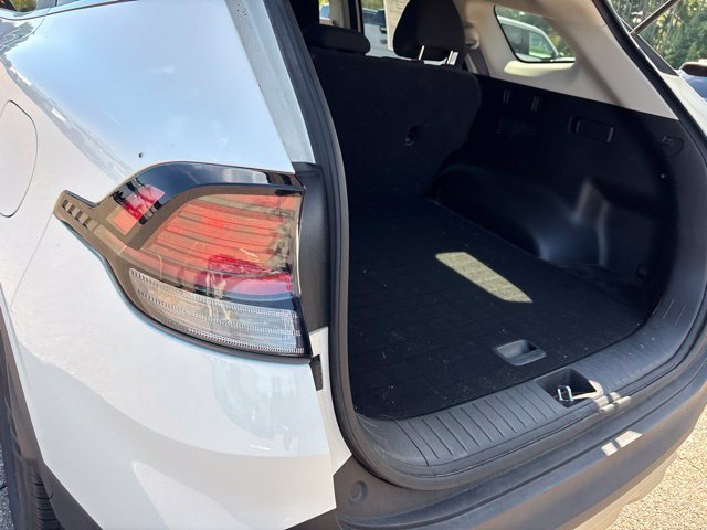 Used 2023 Snow White Pearl Kia LX image 10