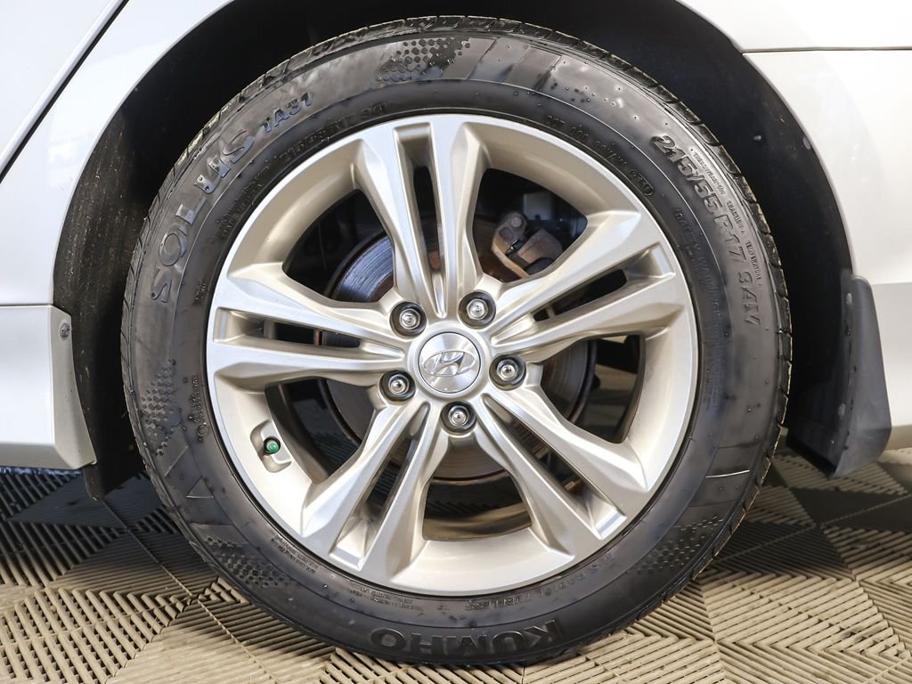 Used 2019 Silver Hyundai Sport image 18