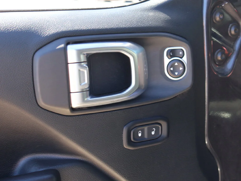 Used 2019 Granite Crystal Clearcoat Metallic Jeep Rubicon image 16