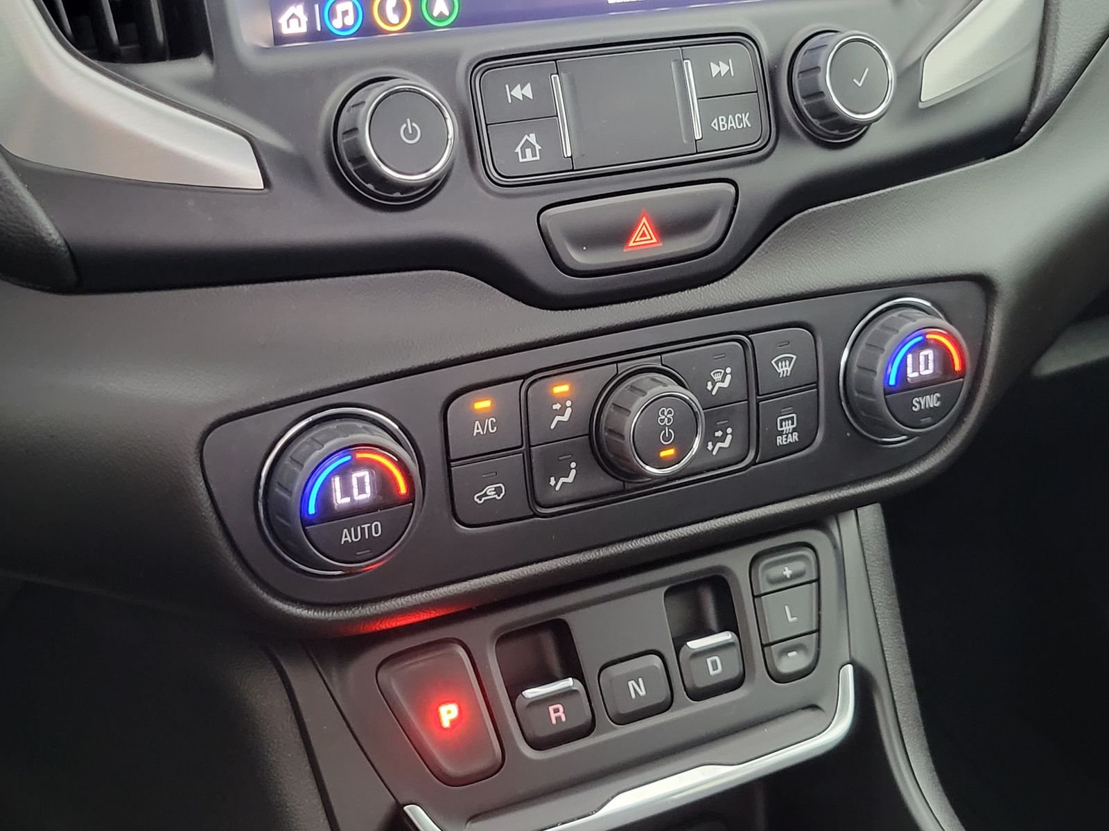 Used 2020 Black GMC SLE image 21