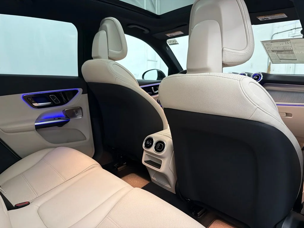 New 2027 Gray Mercedes-Benz GLC 300 image 31
