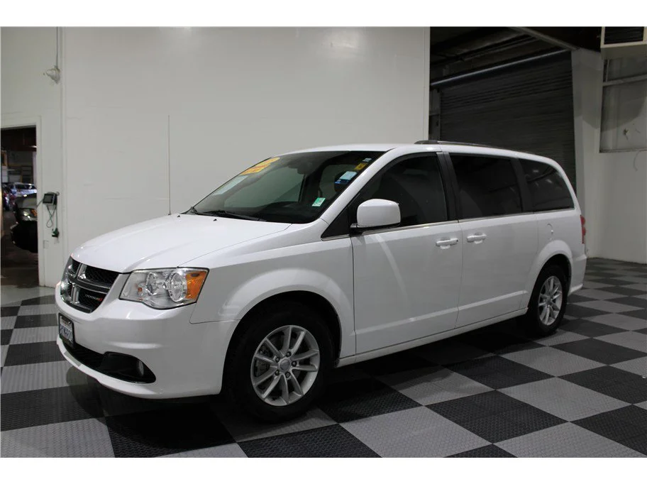 Used 2019 White Knuckle Clearcoat Dodge SXT image 7
