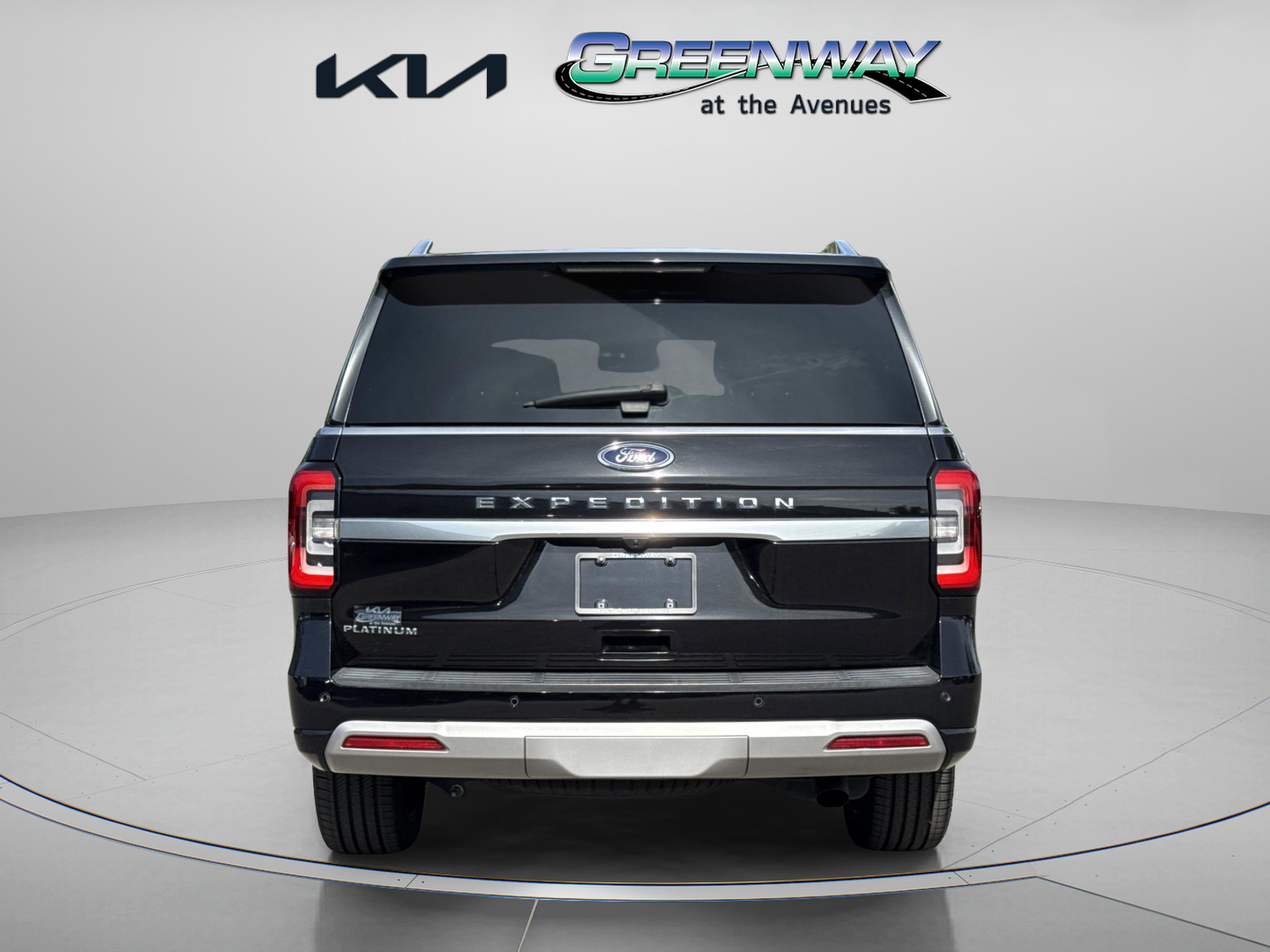 Used 2022 Black Metallic Ford Platinum image 5