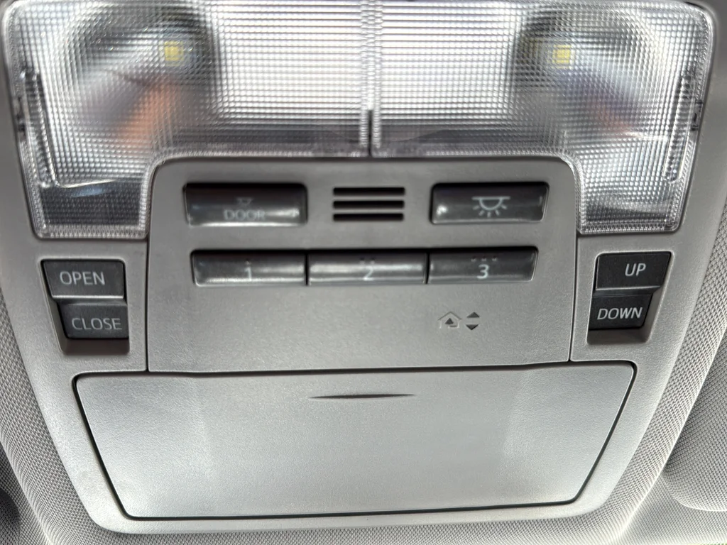 Used 2016 Gray Toyota XLE V6 image 19