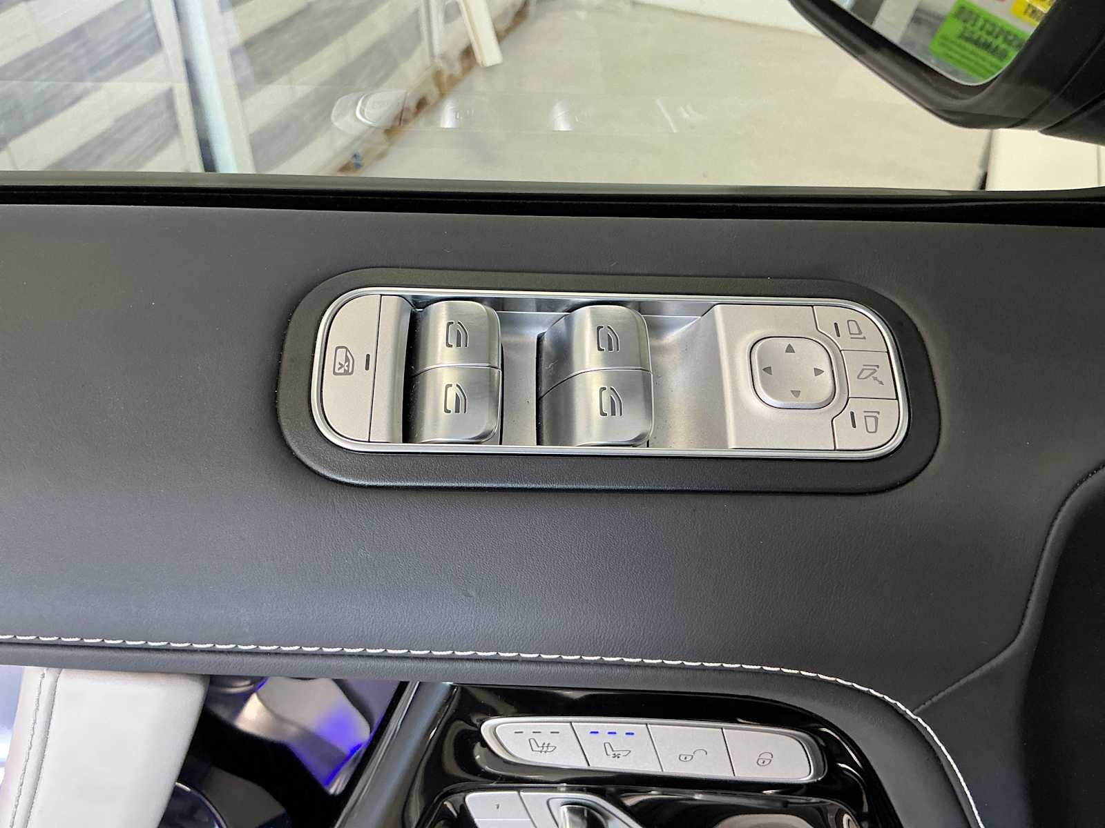 Certified Used 2025 MANUFAKTUR Moonlight White Metallic Mercedes-Benz AMG® G 63 image 19