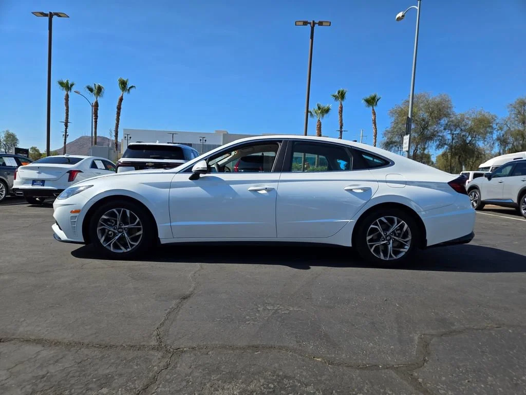 Used 2021 Quartz White Hyundai SEL image 3
