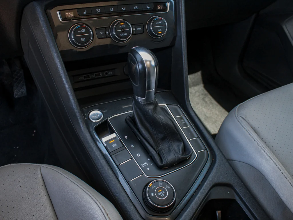 Used 2019 Deep Black Pearl Volkswagen SE image 19