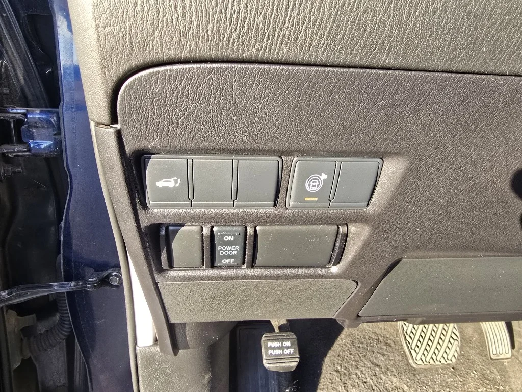 Used 2021 Hermosa Blue Pearl Nissan SL image 19