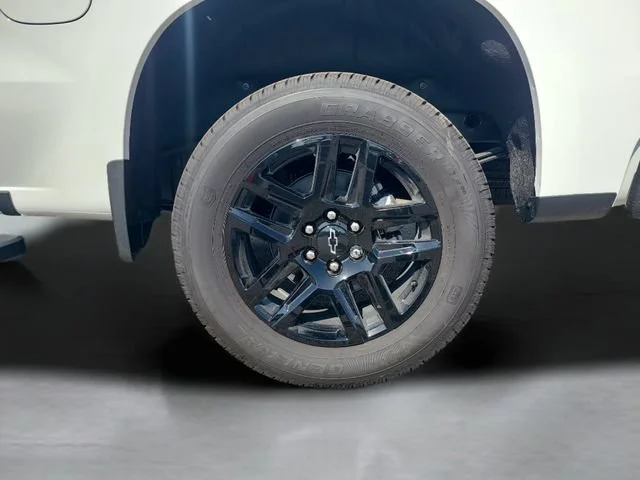 New 2026 Summit White Chevrolet RST image 33