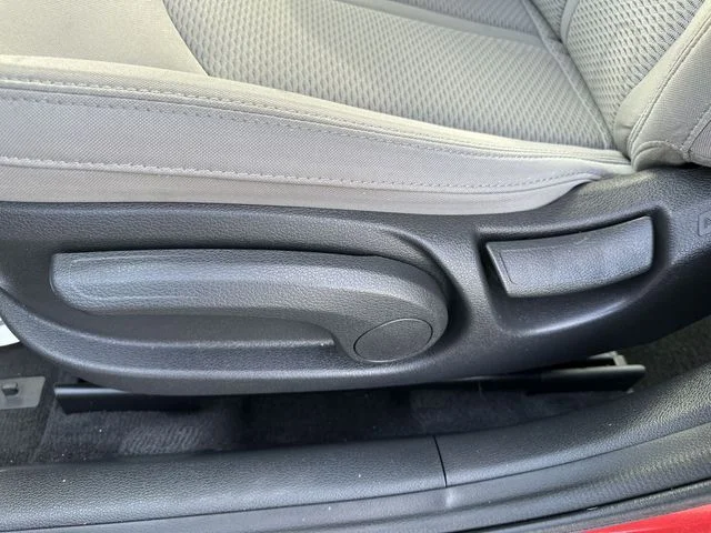 Used 2019 Red Hyundai SE image 16