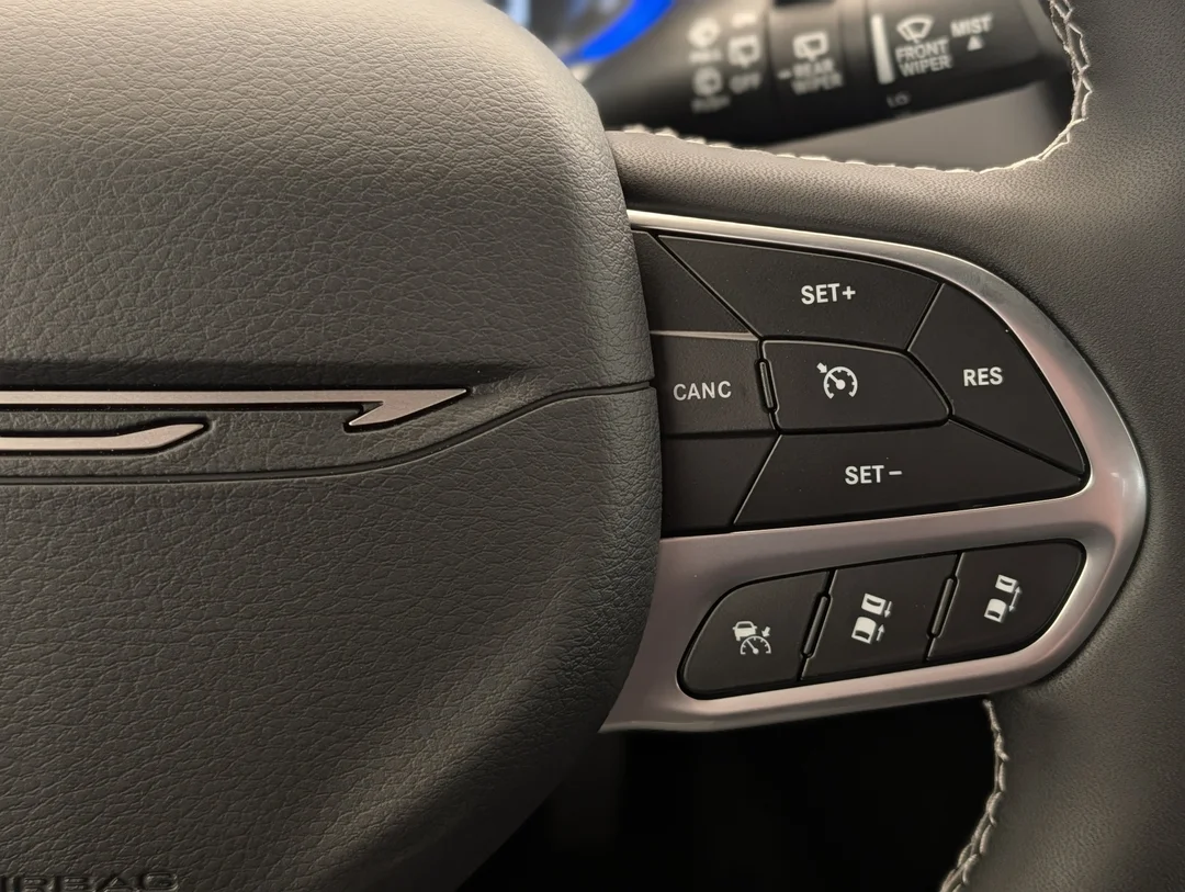 New 2027 White Chrysler Select - - AWD - 3.6L Pentastar VVT V6 - Safety Sphere Pkg w/ 360 Cam - Stow n Go Seats & More! image 18
