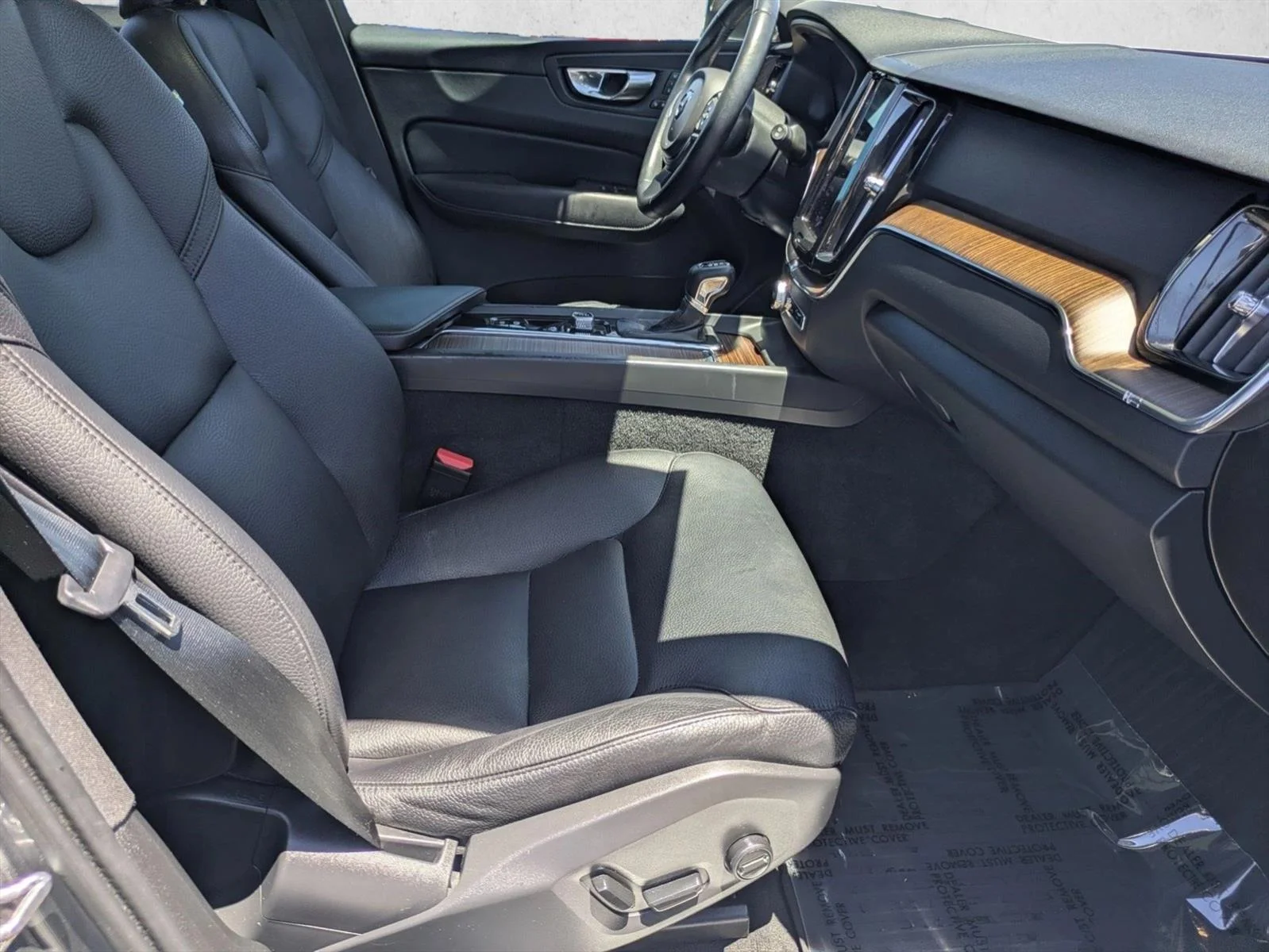 Used 2021 Osmium Grey Metallic Volvo Momentum image 19