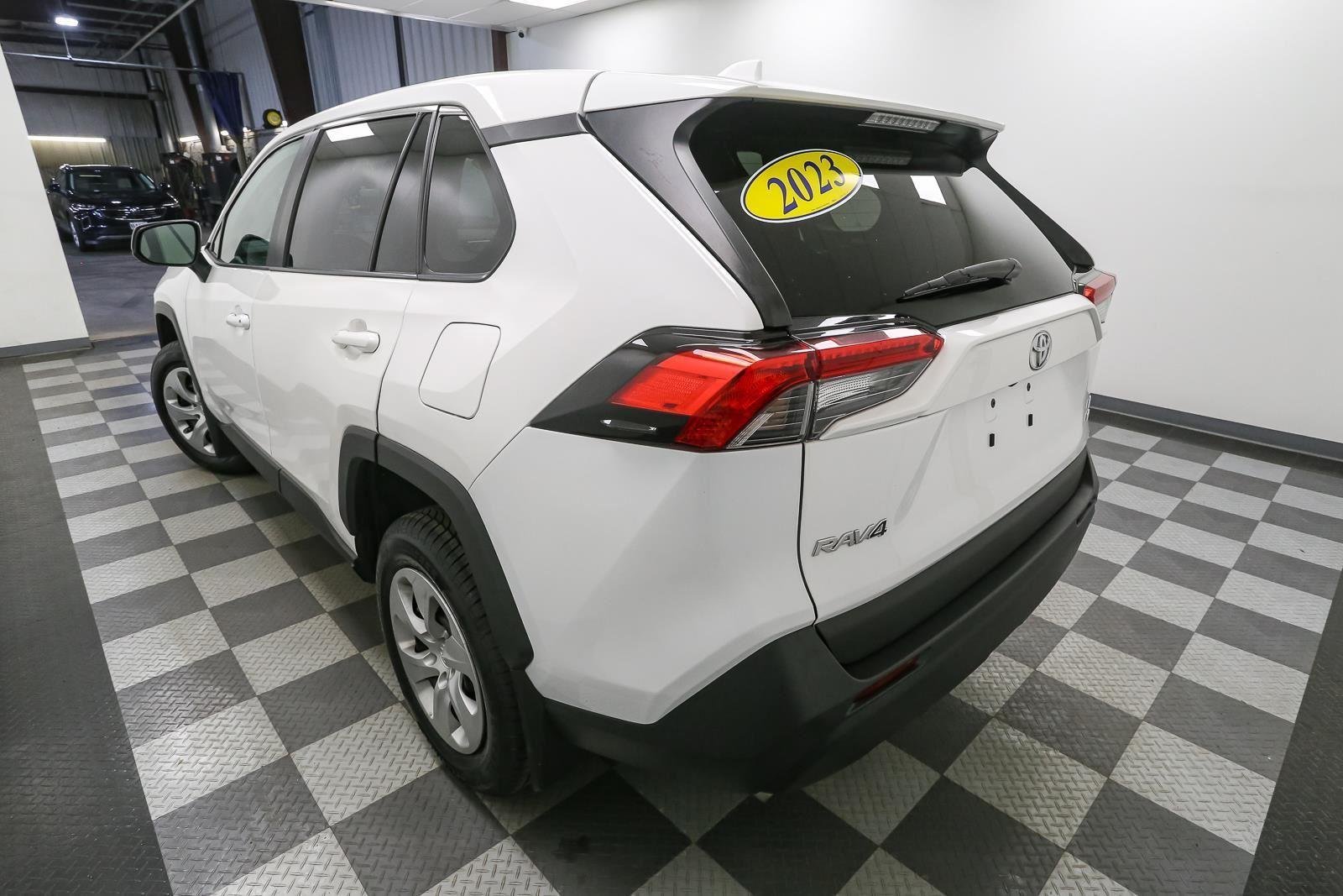 Used 2023 Ice Cap Toyota LE image 9