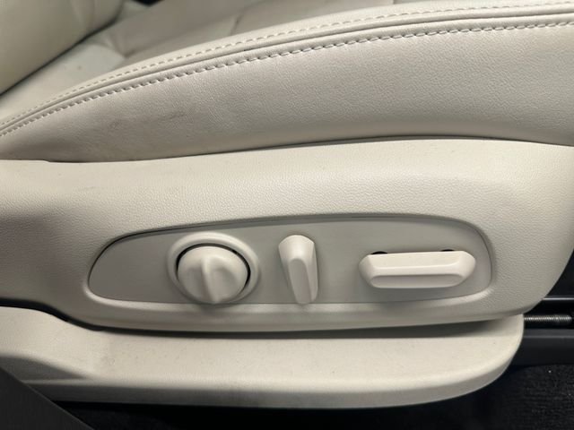 Used 2023 Red Buick Essence image 20
