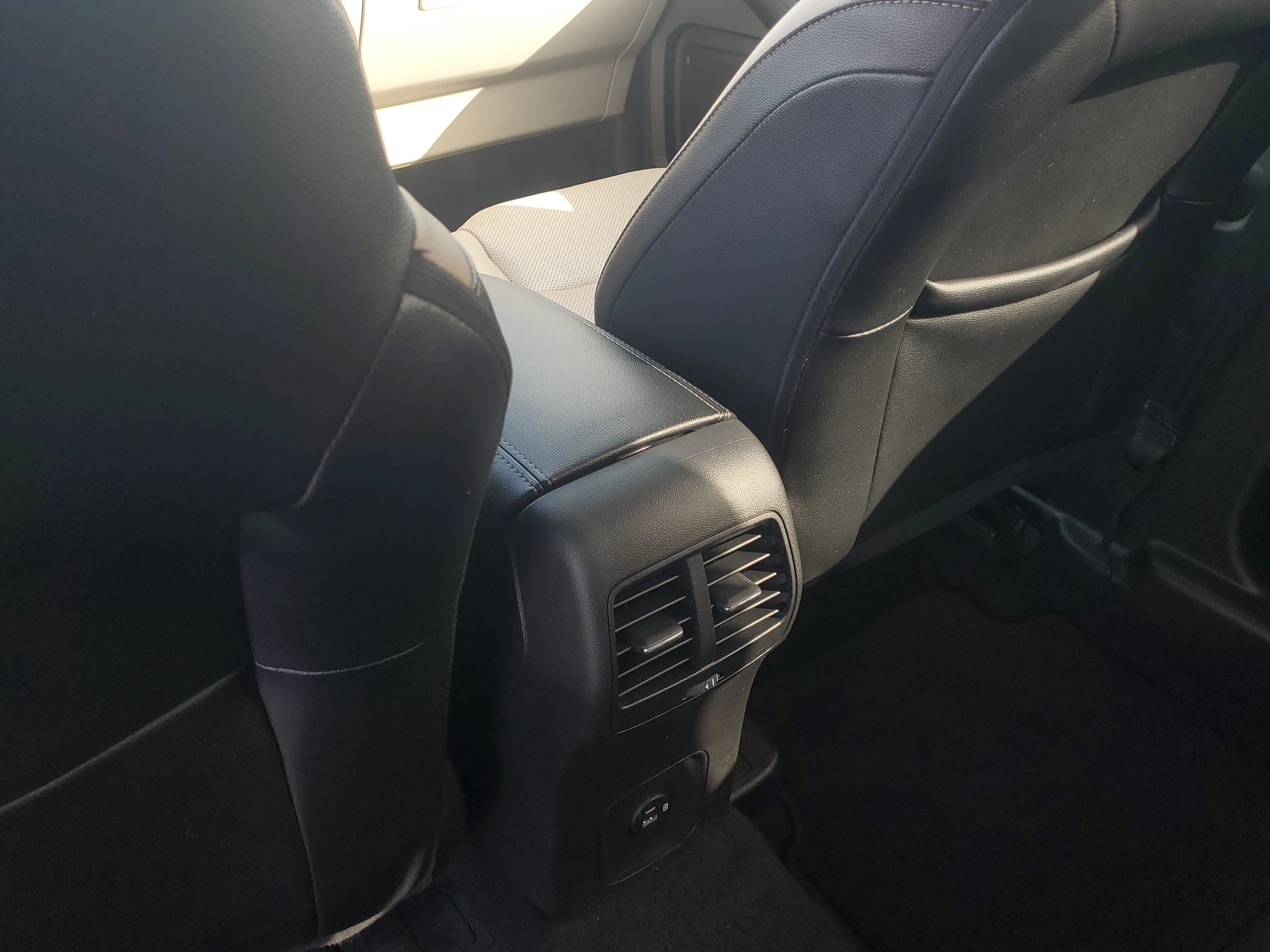 Used 2022 Oxford White Ford SEL image 11