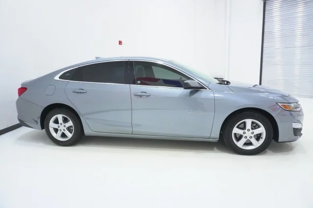 Used 2023  Chevrolet LT image 4
